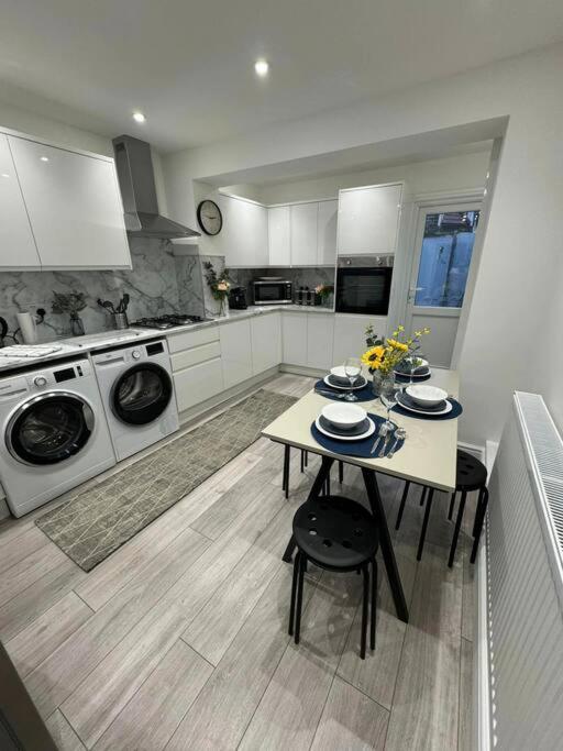 Vila Modern 5 Bed Near Excel -Big Ben Londýn Exteriér fotografie